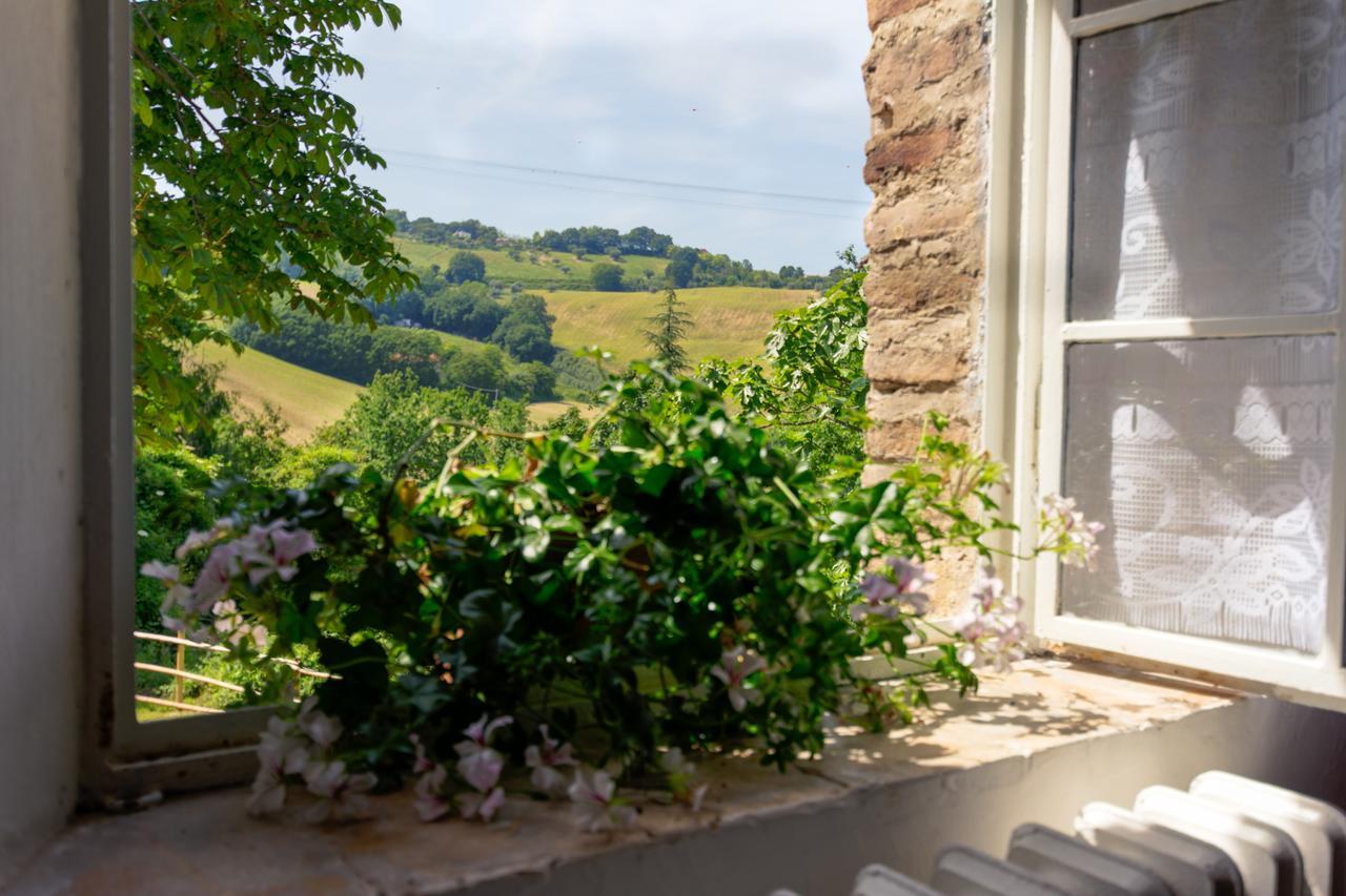 B&B La Residenza Del Poeta Montesicuro 外观 照片